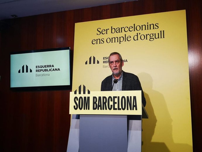 El portavoz de ERC en Barcelona, Jordi Coronas, en rueda de prensa.