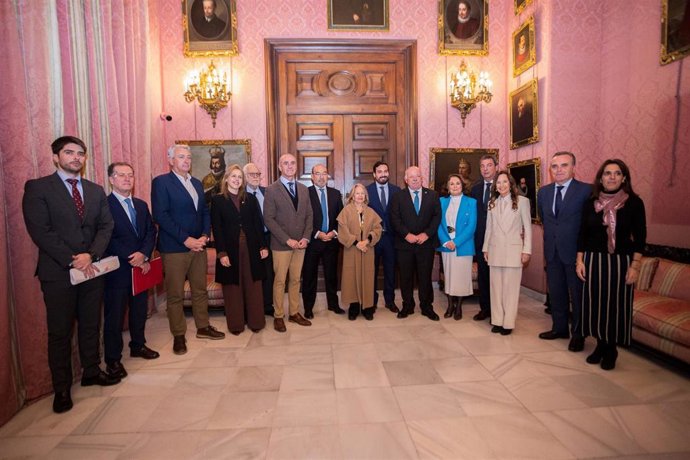 Ángel Expósito recibe el  VI Galardón Periodístico de la Fundación Alberto Jiménez-Becerril, en el Salón Colón del Ayuntamiento.