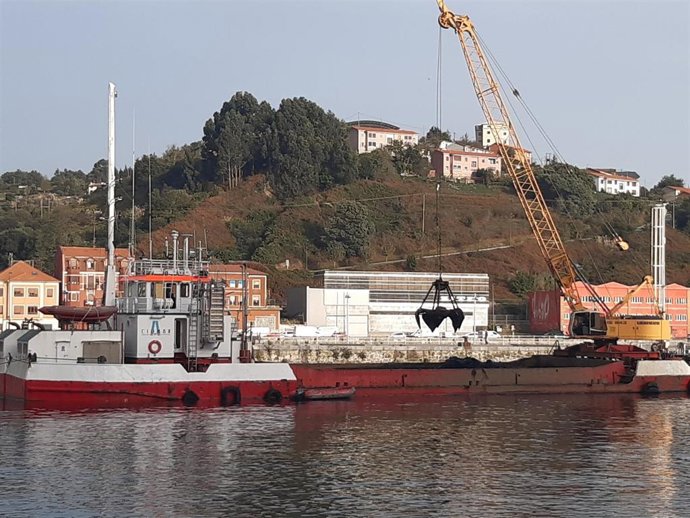 Trabajos de dragado de la dársena del muelle de Galindo