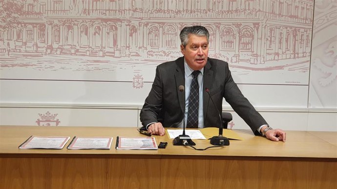 El concejal de Desarrollo Urbano, Luis Miguel García Copete, durante la rueda de prensa.