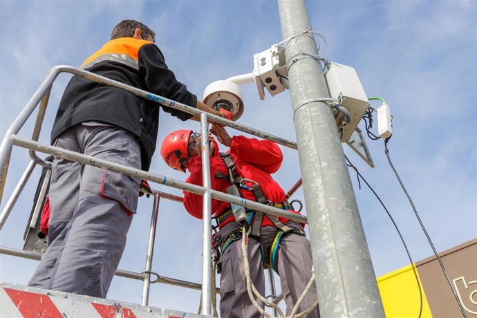 Archivo - Labores de digitalización en parques empresariales de Alcalá para hacerlos más inteligentes y sostenibles.