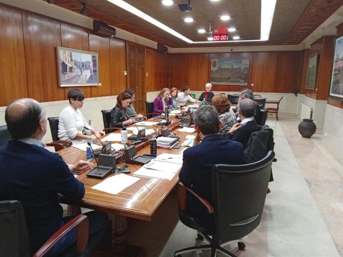 La Comisión de Hacienda del Ayuntamiento de Vitoria-Gasteiz ha celebrado este martes el debate de enmiendas y de Aprobación inicial de los presupuestos municipales