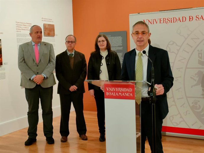 El rector de la USAL, Ricardo Rivero, este martes en un encuentro con los medios de comunicación.