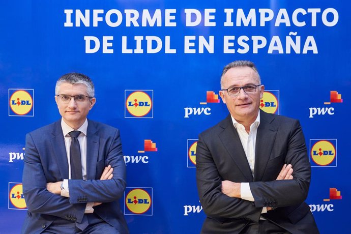 El director general Corporativo de Lidl España, Ferran Figueras, y el socio responsable de Economics en Strategy en PwC, Jordi Esteve.