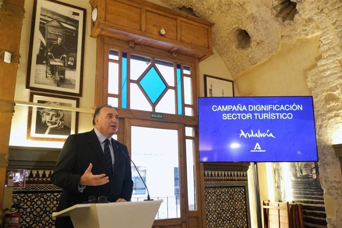 La Junta pone en marcha una campaña para ensalzar la labor de los trabajadores del turismo.