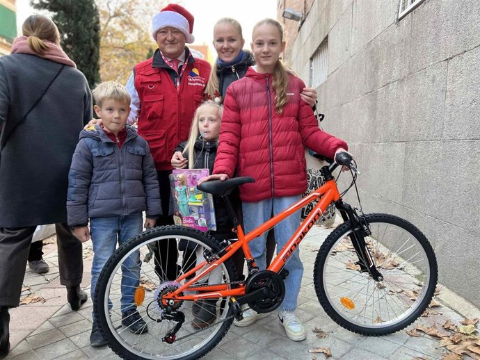 Fundación Madrina entrega juguetes a niños ucranianos por San Nicolás