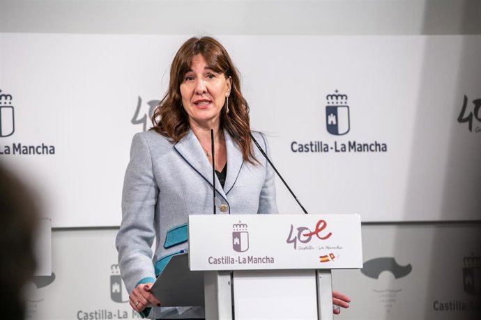 La Consejera De Igualdad Y Portavoz, Blanca Fernández, En Rueda De Prensa En El Palacio De Fuensalida.