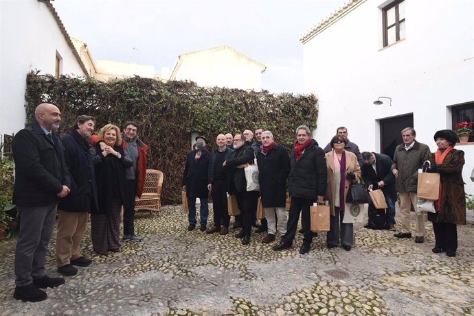 Directores del Instituto Cervantes visita la casa museo natal de Federico García Lorca en Fuente Vaqueros (Granada).