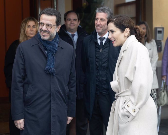 El consejero de Economía, Hacienda y Empleo, Javier Fernández-Lasquetty y la presidenta de la Comunidad de Madrid, Isabel Díaz Ayuso, a su llegada al espacio de compras 'Las Rozas Village', a 20 de diciembre de 2022