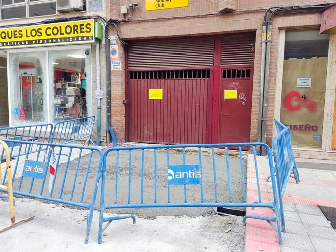 Cs denuncia que las obras de la calle Vitoria 'secuestran' en sus garajes los coches de los vecinos sin alternativa para estacionar