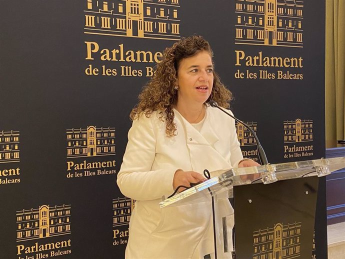 Archivo - La portavoz del PSIB en el Parlament, Pilar Costa.