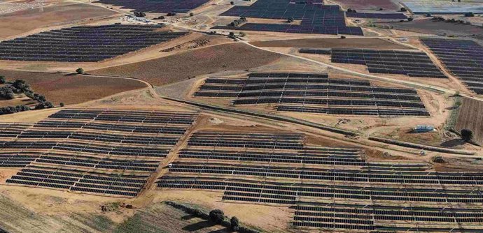 Endesa pone en servicio sus primeras plantas solares en Castilla-La Mancha.