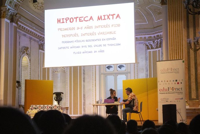 El Proyecto Edufinet de Unicaja enseña a jóvenes de la provincia de Málaga conceptos de educación financiera a través del teatro