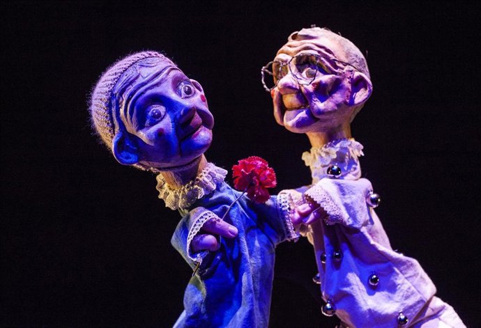 Archivo - La compañía La maquiné y su obra homenaje a los mayores centran la programación de Navidad del Teatro Alhambra.