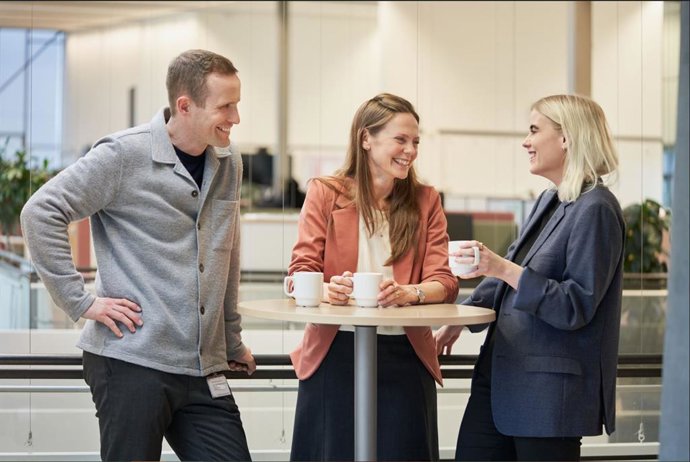 Empleados felices en la oficina