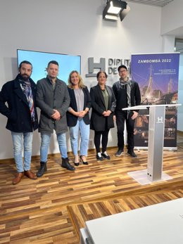 Presentación de la Zambombá a cargo del grupo 'Navidad de Luz'.