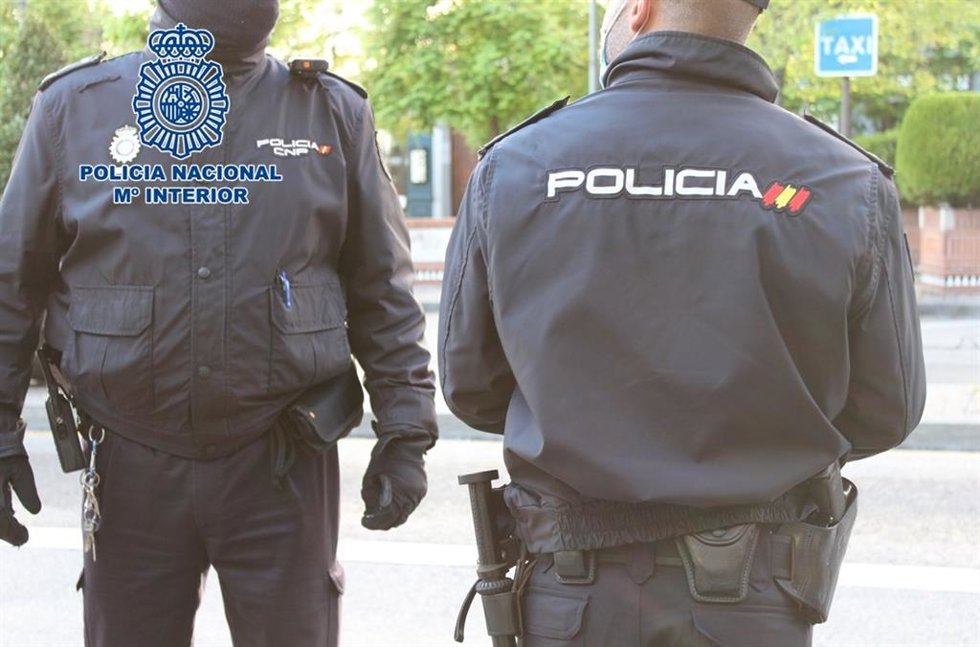 Agentes de Policía Nacional