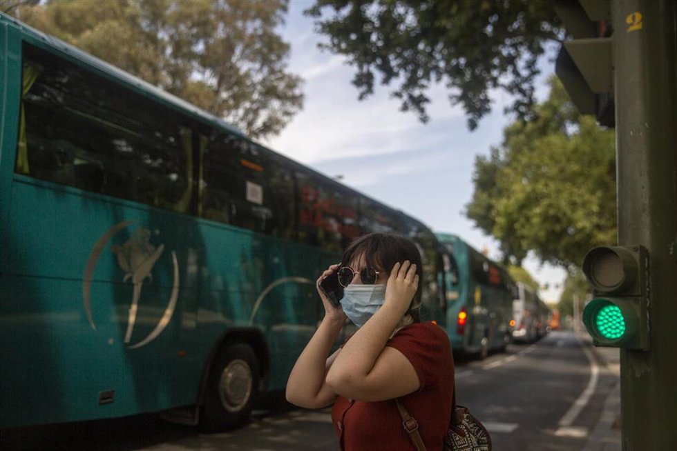 Archivo - Autocares del sector del transporte en autobús discrecional y turístico