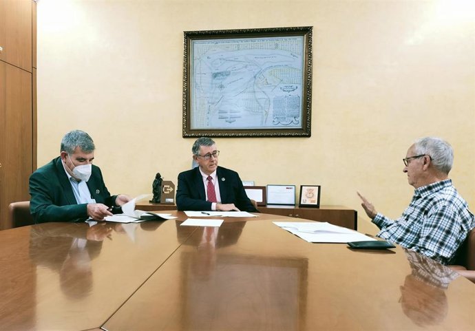 El presidente de la Confederación Hidrográfica del Segura se reúne con la Comunidad de Regantes de Águilas