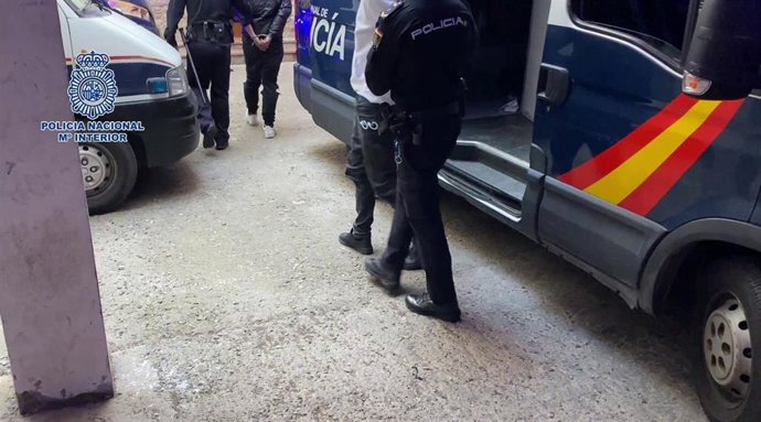 Nota De Prensa: "La Policía Nacional Ha Detenido A Los Presuntos Autores De Causar Lesiones Con Arma Blanca A Otro Para Robarle El Teléfono"