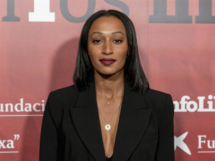 Archivo - La atleta española Ana Peleteiro posa en la gala de entrega de los Premios infoLibre 2021