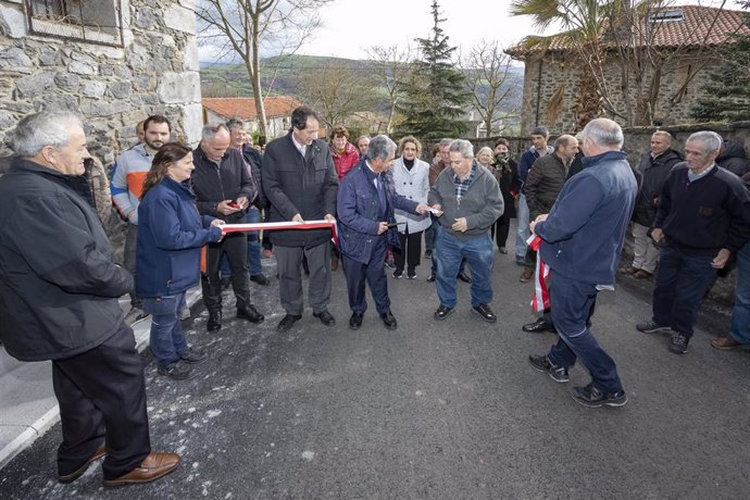 Inauguracción del acceso a la localidad de Rozas (CA-669), en Soba