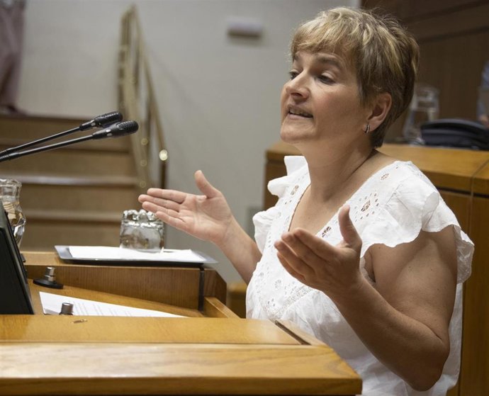 Archivo - La parlamentaria de EH Bildu Rebeka Ubera