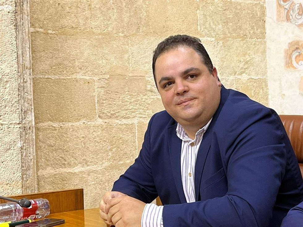 Archivo - El parlamentario andaluz del PSOE de Jaén  Víctor Torres, en una foto de archivo.