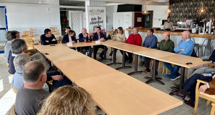 Reunión del PP con Acotur en Palmanova.