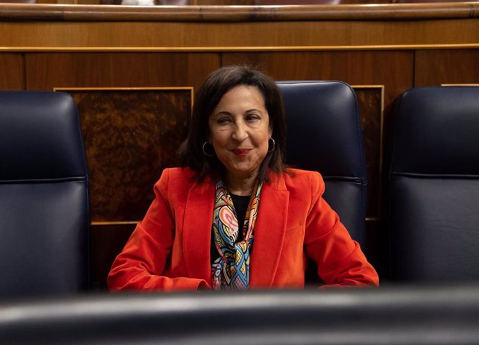 La ministra de Defensa, Margarita Robles, durante una sesión plenaria en el Congreso de los Diputados, a 14 de diciembre de 2022, en Madrid (España). El PP ha aprovechado la sesión de control al Gobierno en el Pleno del Congreso para pedir explicaciones