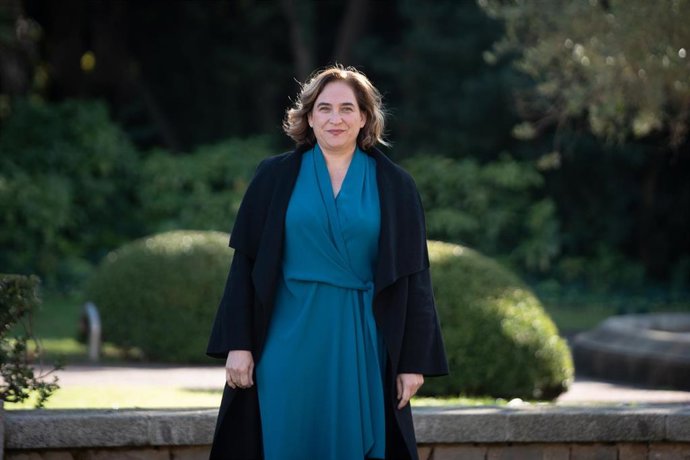 La alcaldesa de Barcelona, Ada Colau, a su llegada al Palacete Albéniz, a 14 de diciembre de 2022, en Barcelona, Catalunya (España).