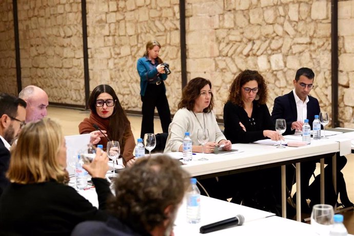 De derecha a izquierda: El conseller de Fondos Europeos, Universidad y Cultura, Miquel Company, la presidenta del Consell de Mallorca, Catalina Cladera, y la presidenta del Govern, Francina Armengol.