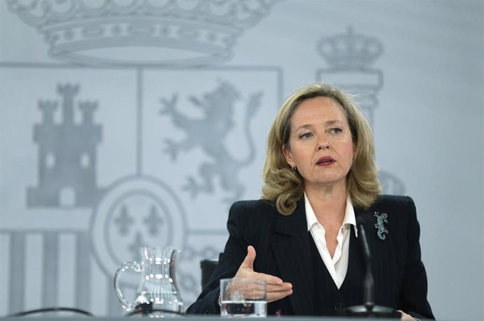 La vicepresidenta primera y ministra de Asuntos Económicos y Transformación Digital, Nadia Calviño, durante la rueda de prensa tras la reunión del Consejo de Ministros en Moncloa, a 20 de diciembre de 2022, en Madrid (España). El Consejo de Ministros ha