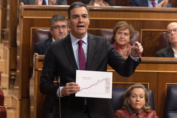 El presidente del Gobierno, Pedro Sánchez, interviene durante una sesión plenaria en el Congreso de los Diputados, a 30 de noviembre de 2022, en Madrid (España). La Junta de Portavoces del Congreso acordó, el pasado jueves 24 de noviembre, que el minist