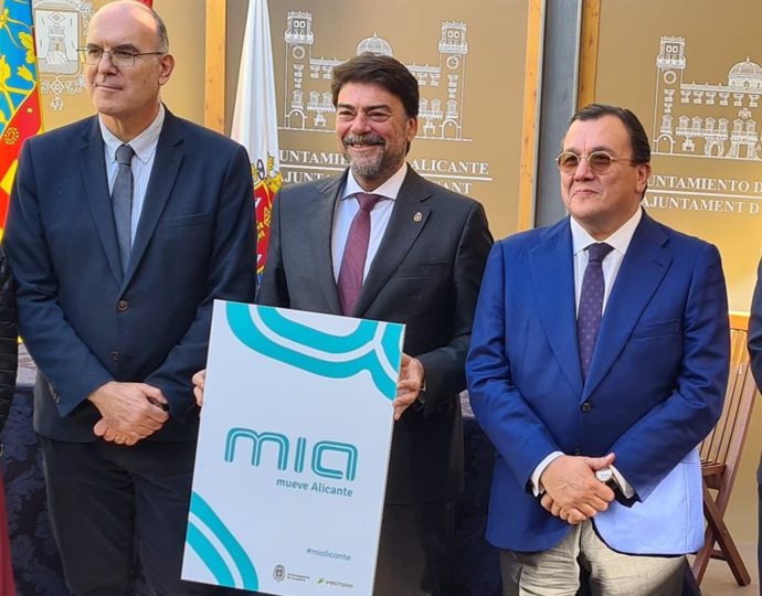 El alcalde de Alicante, Luis Barcala, y el vicepresidente y CEO de Vectalia, Antonio Arias