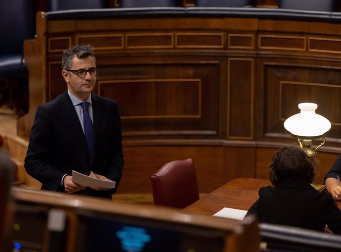 El ministro de la Presidencia, Relaciones con las Cortes y Memoria Democrática, Félix Bolaños, a su llegada a una sesión plenaria en el Congreso de los Diputados.