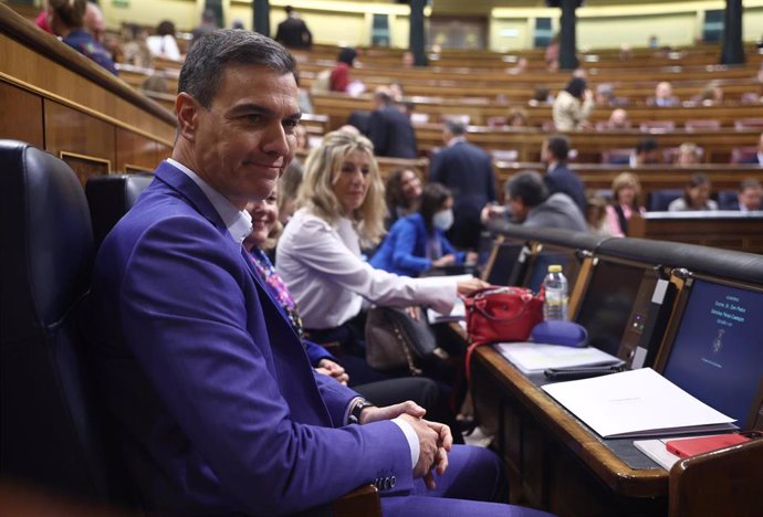 Archivo - El presidente del Gobierno, Pedro Sánchez, durante una sesión de control al Gobierno del Pleno del Congreso.