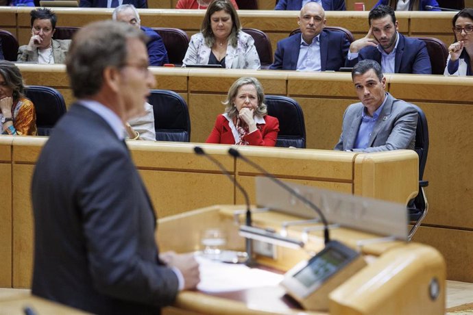 Archivo - El presidente del Partido Popular, Alberto Núñez Feijóo, interviene durante su segundo 'cara a cara' en el Senado, a 18 de octubre de 2022, en Madrid (España). Sánhez y Feijóo viven este martes un nuevo debate en el Senado donde buscan "contra