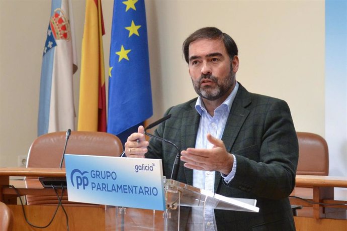 Archivo - Alberto Pazos Couñago, diputado y viceportavoz del Grupo del PPdeG en el Parlamento de Galicia