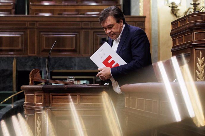 El diputado de Teruel Existe Tomás Guitarte interviene durante una sesión plenaria en el Congreso de los Diputados, a 1 de diciembre de 2022, en Madrid (España). El Pleno del Congreso celebra el segundo debate sobre el fin de la sedición en una semana. 