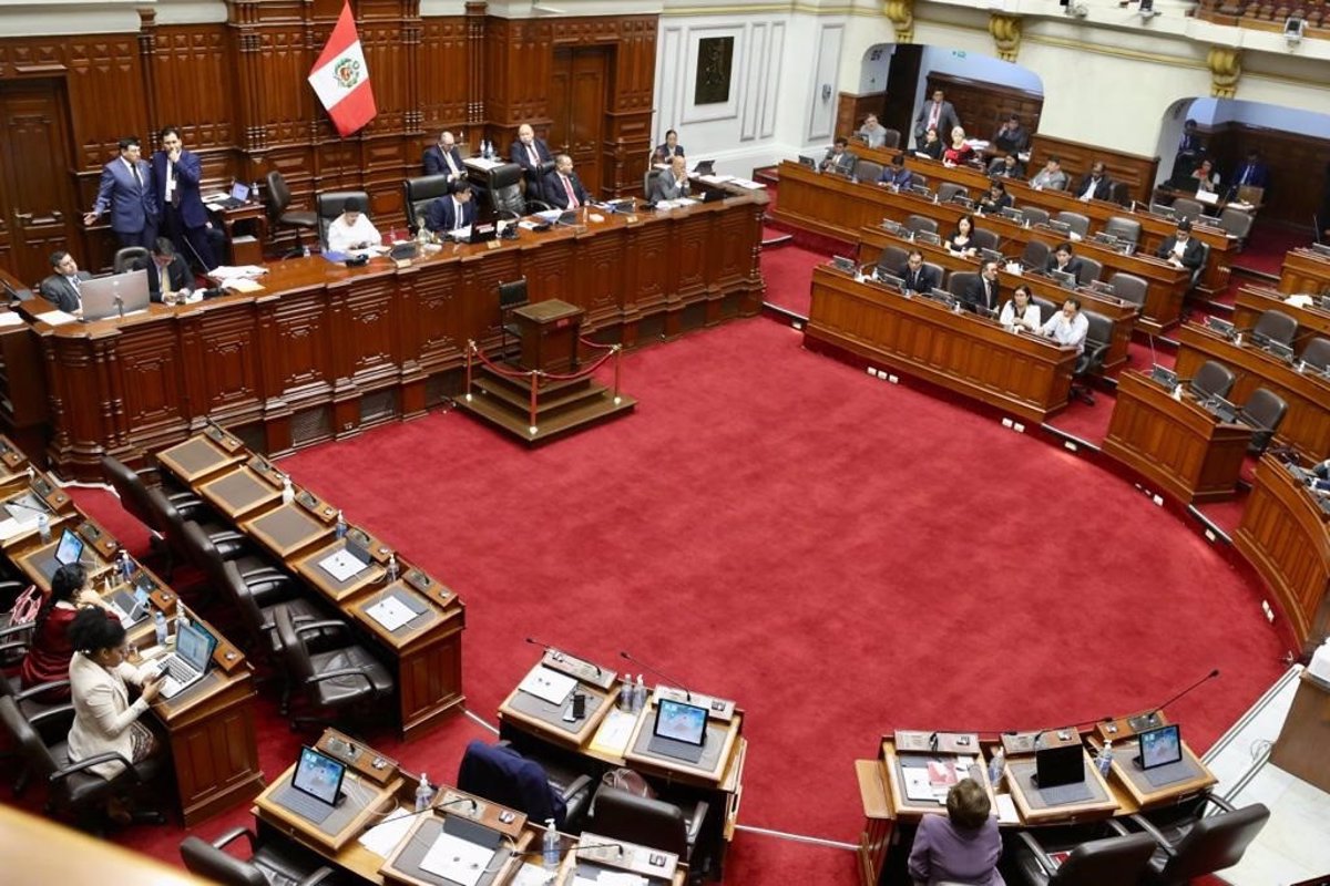 The Peruvian Congress approves advancing the elections to April 2024