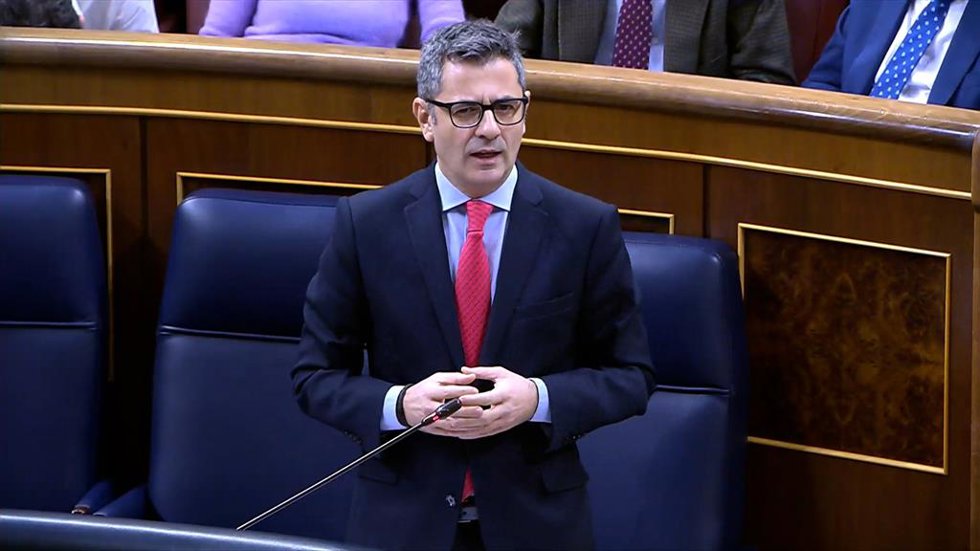 Calviño defiende multas "desincentivadoras" a petroleras que hagan prácticas ant