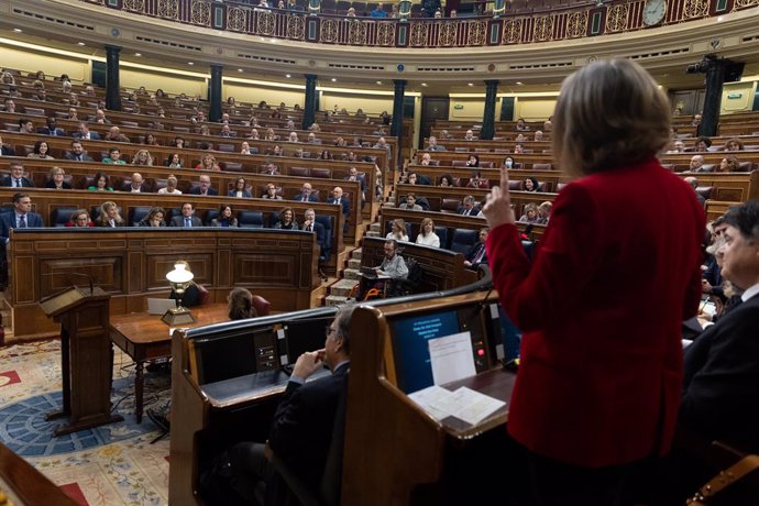 La portavoz parlamentaria del PP en el Congreso, Cuca Gamarra, interviene durante una sesión plenaria, en el Congreso de los Diputados, a 21 de diciembre de 2022, en Madrid (España). 