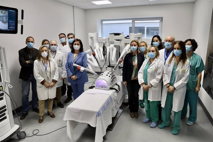 El Hospital San Pedro incorpora plataforma robótica para operaciones de Cirugía General, Urología o Ginecología