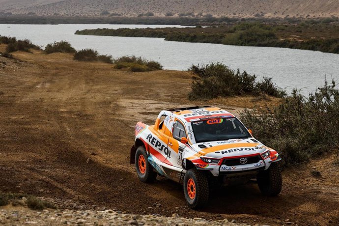 Archivo - El piloto Isidre Esteve (Repsol Toyota Rally Team), en el Rally de Marruecos. 