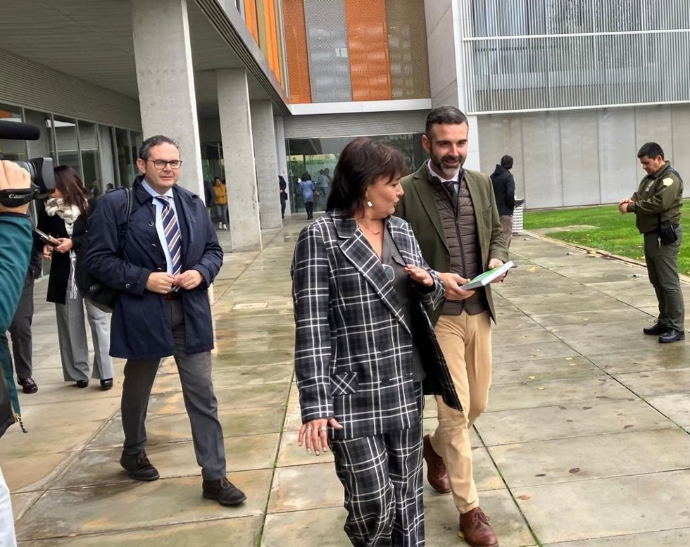El consejero de Sostenibilidad, Medio Ambiente y Economía Azul, Ramón Fernández-Pacheco, junto a la directora ejecutiva de SEO/BirdLife, Asunción Ruiz.