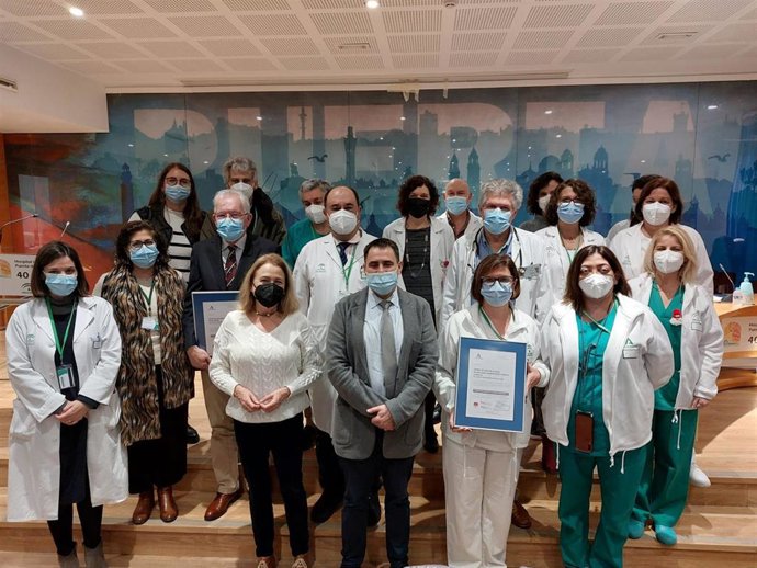 Las unidades de Salud mental y de Neumología, Alergología y Cirugía torácica del Hospital Universitario Puerta del Mar, en Cádiz, han recibido una nueva certificación para la calidad de sus servicios por parte de ACSA