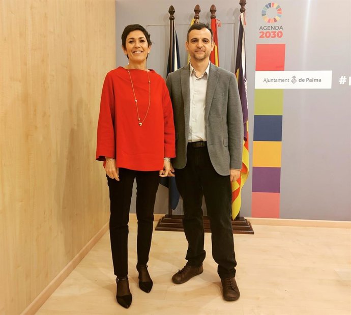 El regidor de Educación y Política Lingüista, Lloren Carrió, y la gerente del Patronato Municipal de Escuelas Infantiles, Francisca Niell.