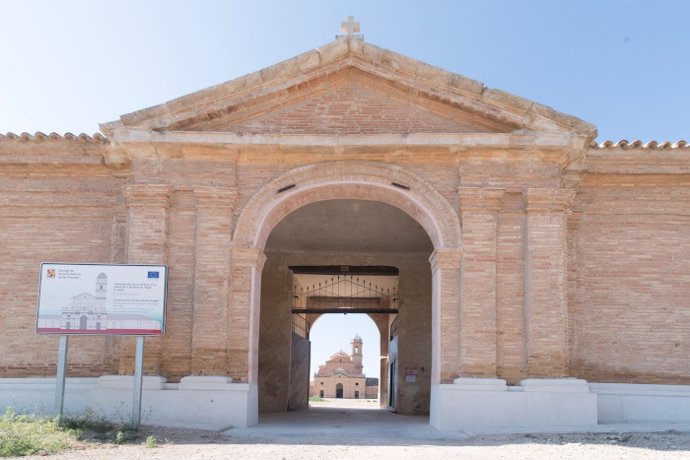 Entrada a la La Cartuja de Nuestra Señora de las Fuentes de Sariñena, Huesca.
