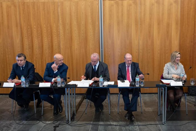 Los alcaldes de La Rinconada, Dos Hermanas y Sevilla; el presidente de la Diputación y la alcaldesa de Alcalá de Guadaíra.